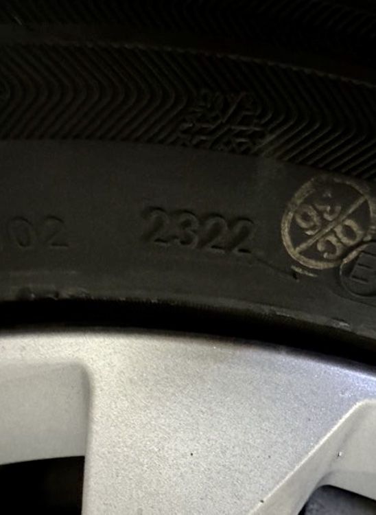 Продам зимнюю резину на дисках 185/60R14