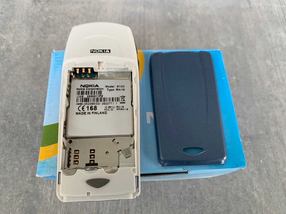 Nokia 6100 – легендарный новый телефон [работает как часы!]