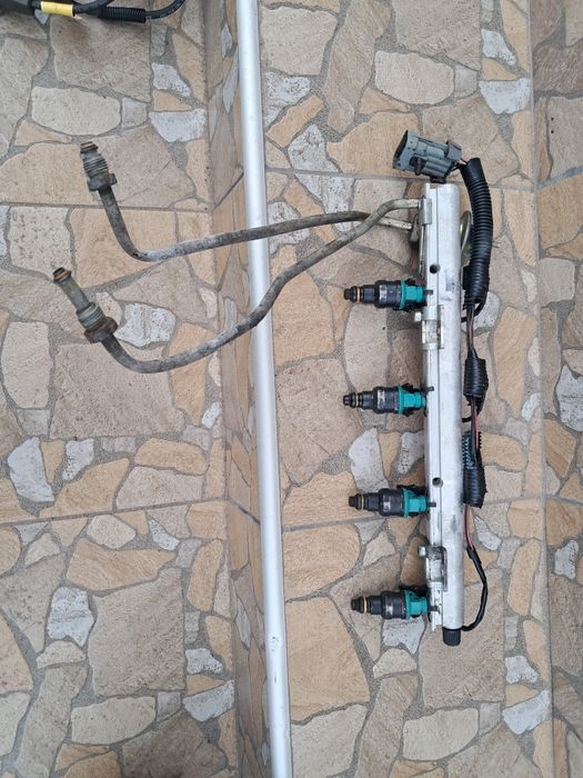 Рампа з форсунками ваз 2110 2111 2112 1.5 16кл.