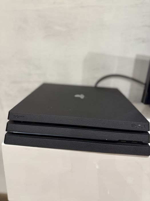 Продам ps 4 pro + игри