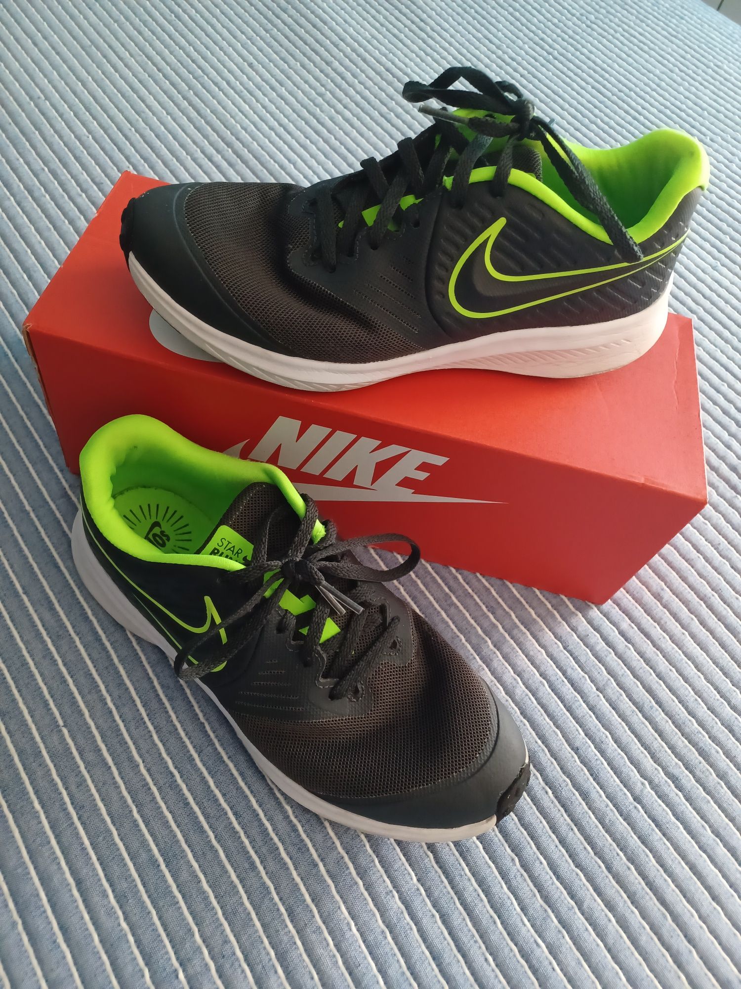 Ténis nike N°39 pretos e verdes