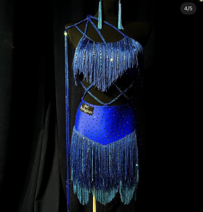 Сукня на латину