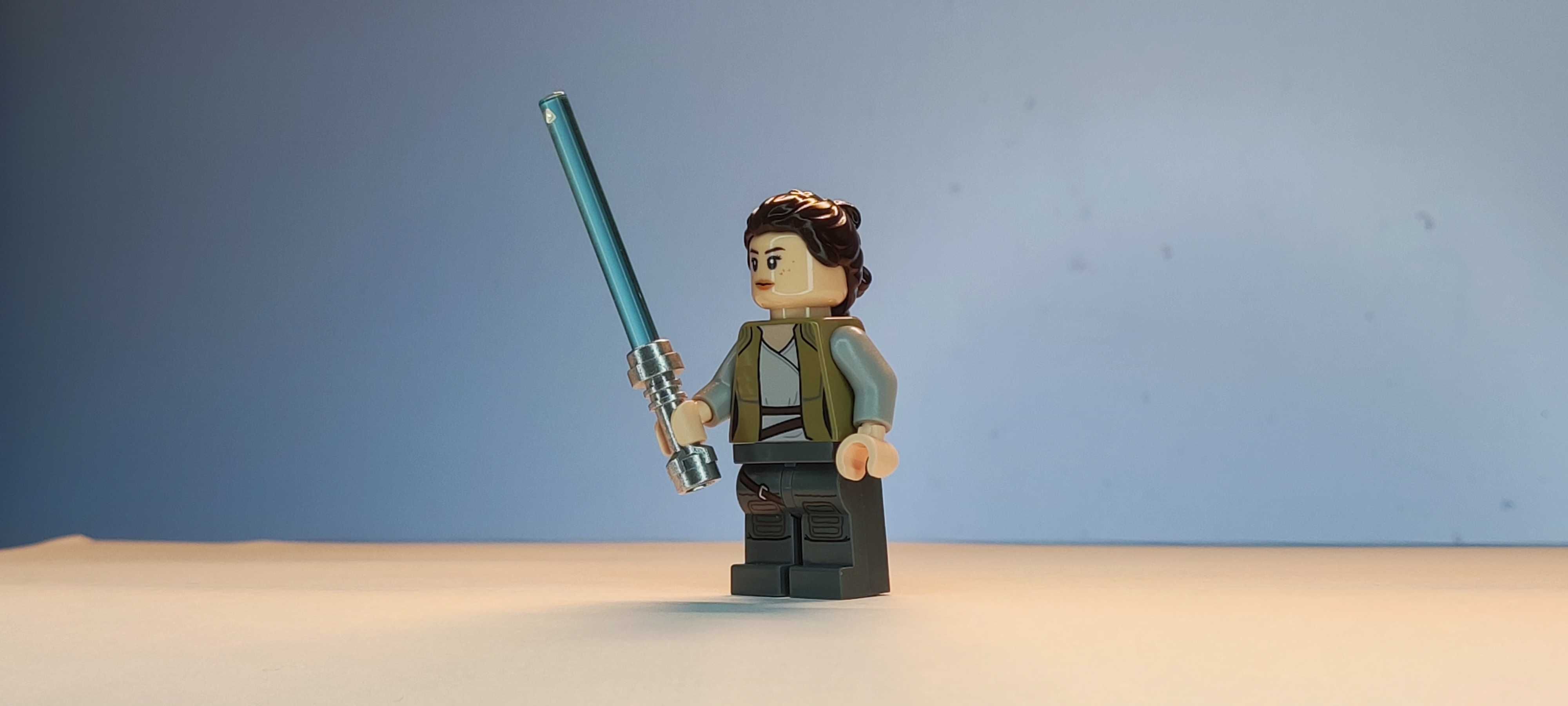 Minifigura Lego - Star Wars: Os Últimos Jedi: Rey Skywalker