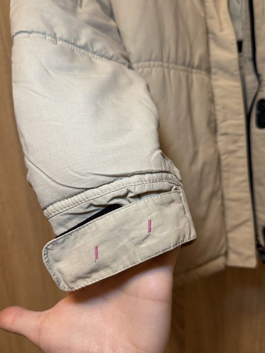 Куртка бежевого кольору