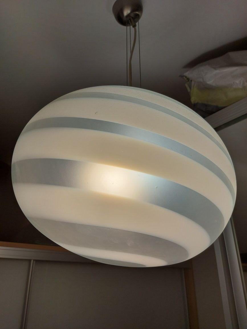 Super lampa Ufo wisząca do nowoczesnego wnętrza,  goraco polecam!!