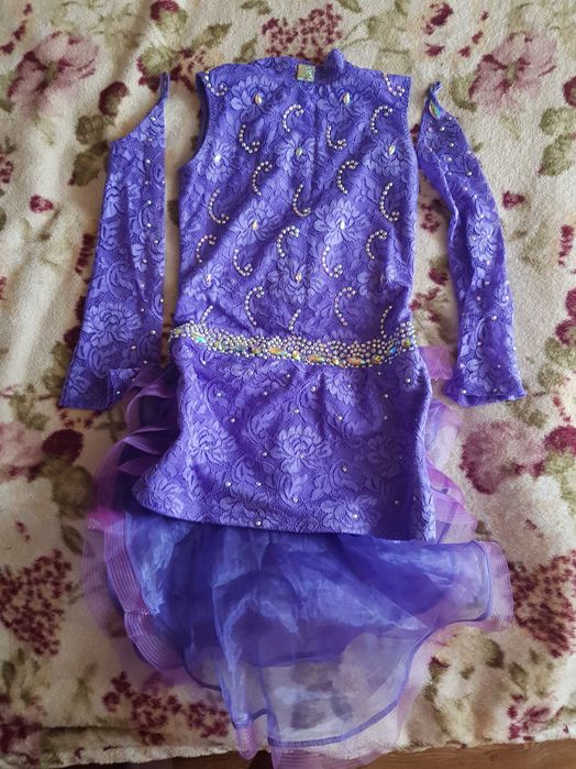 Продам костюми для пари на  виступ