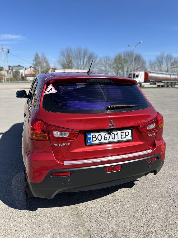 Компактний кросовер Mitsubishi ASX 2010 р.в.  АКП бензин 1.8