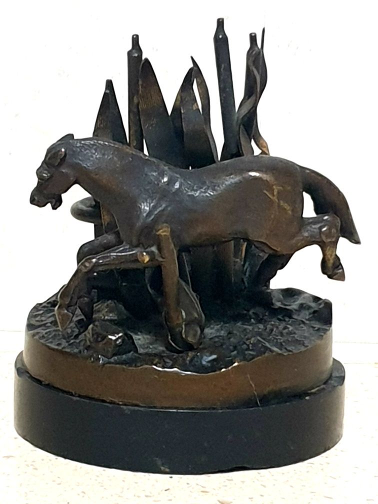 Antiga escultura em bronze - cavalo de guerra - suporte de fosforeira