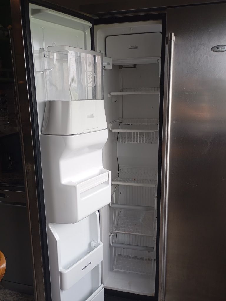 Frigorífico combinado Whirlpool com avaria
