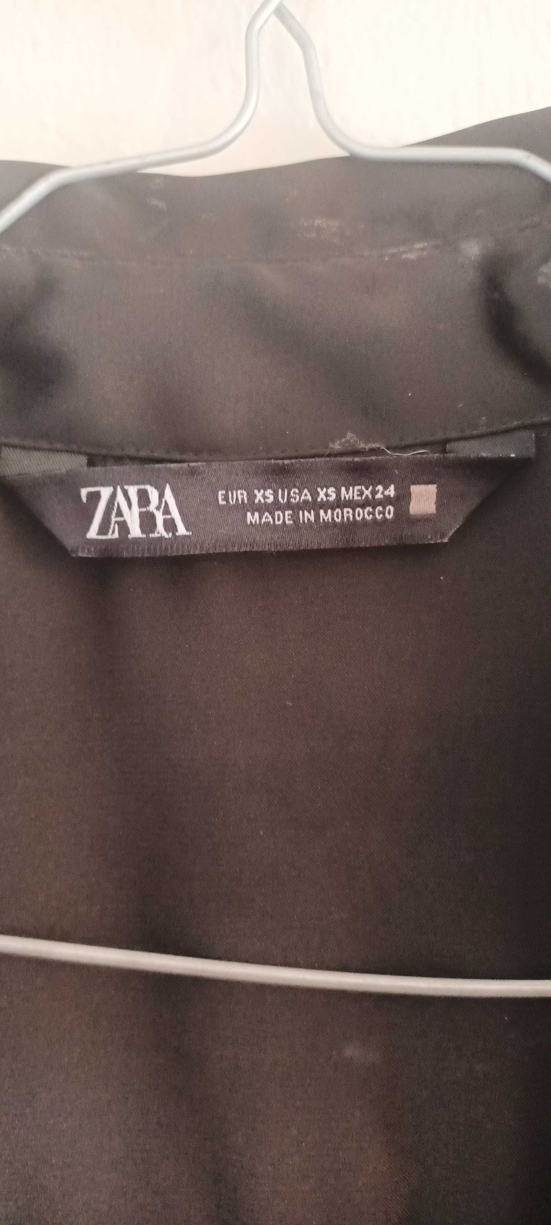 Blusas de cetim preta da Zara desta coleção, modelo muito vendido