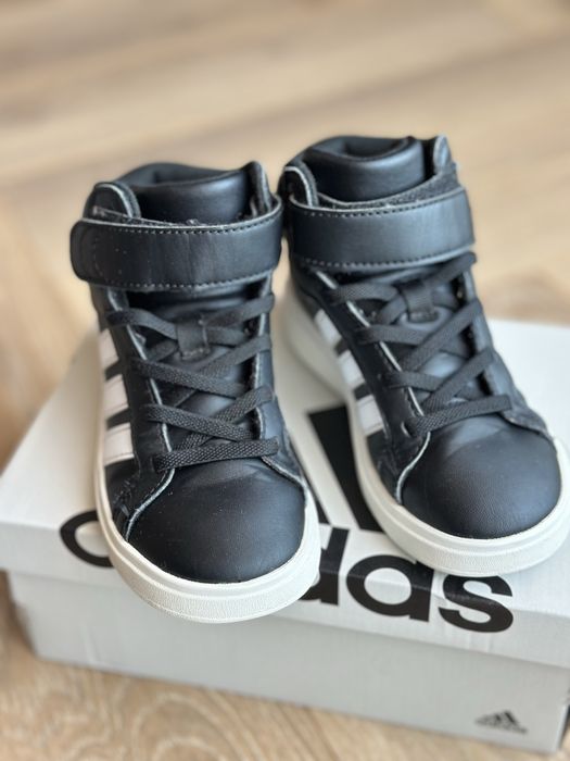 Adidas снікерси 28 розмір