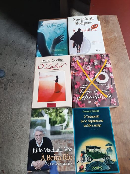 25  livros novos conforme fotos.4€.Cada.