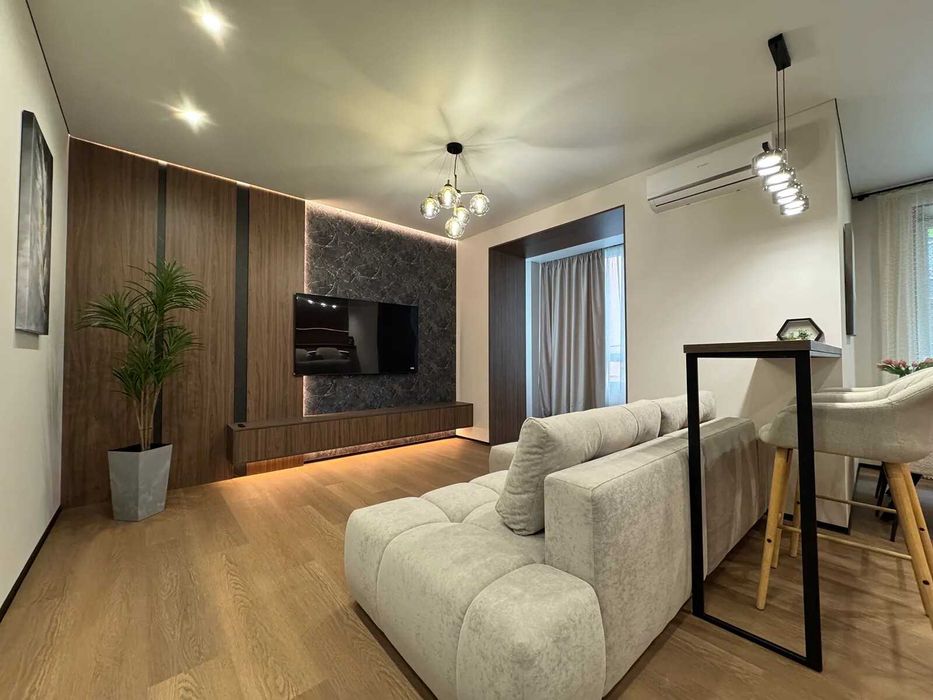 Елітна трикімнатна квартира на березі міського озера