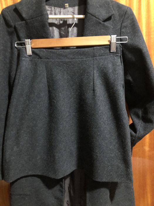 Conjunto mini saia casaco comprido, com botões usado