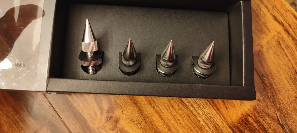 Spikes HiFi para colunas