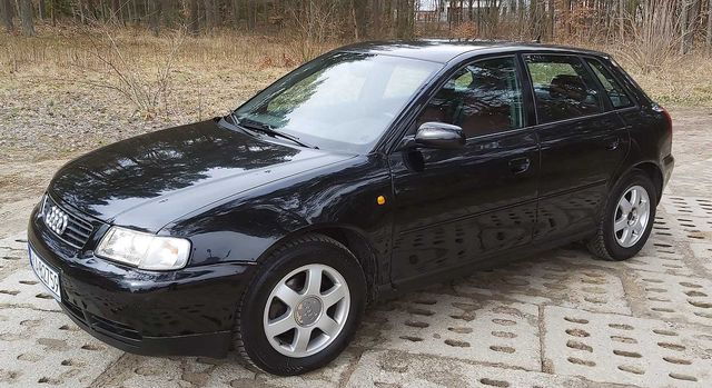 AUDI A3 8L 1.9TDI     Automat     klimatyzacja     4 drzwi