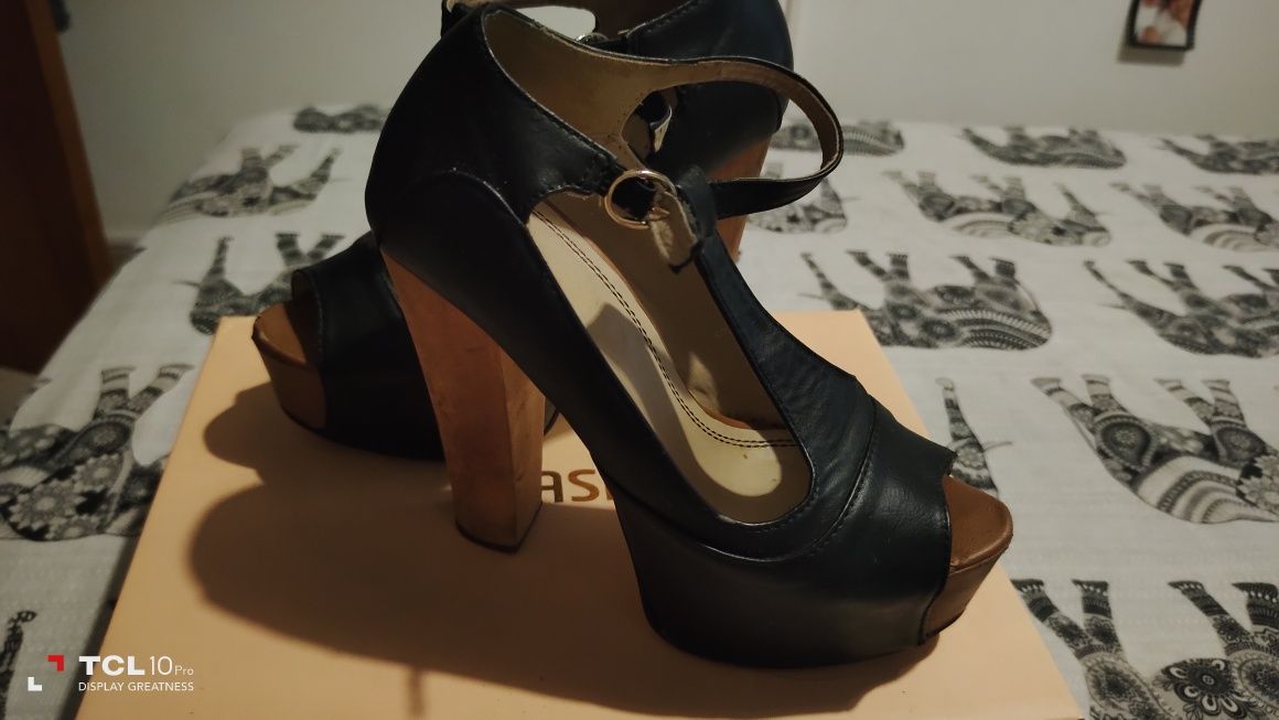 Sapatos de salto alto t35