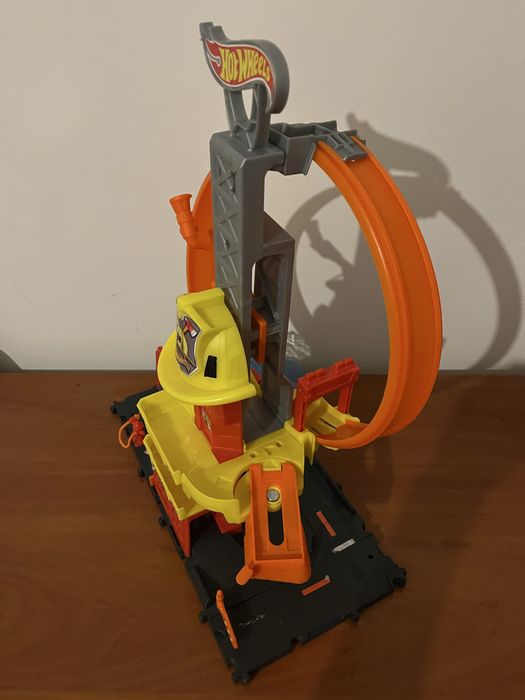Tor hot wheels remiza strażacka