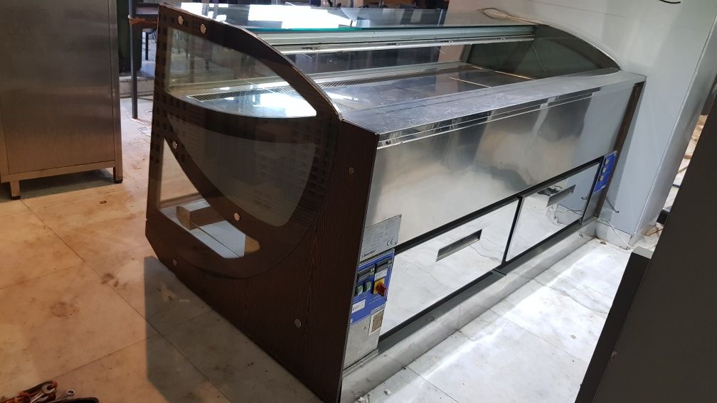 Vitrine refrigerada para pastelaria