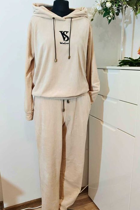 Beżowy welurowy dres miękki cozy 95% bawełna |Velsatino XL