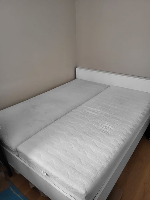 Łóżko Ikea i dwa materace w stanie bardzo dobrym