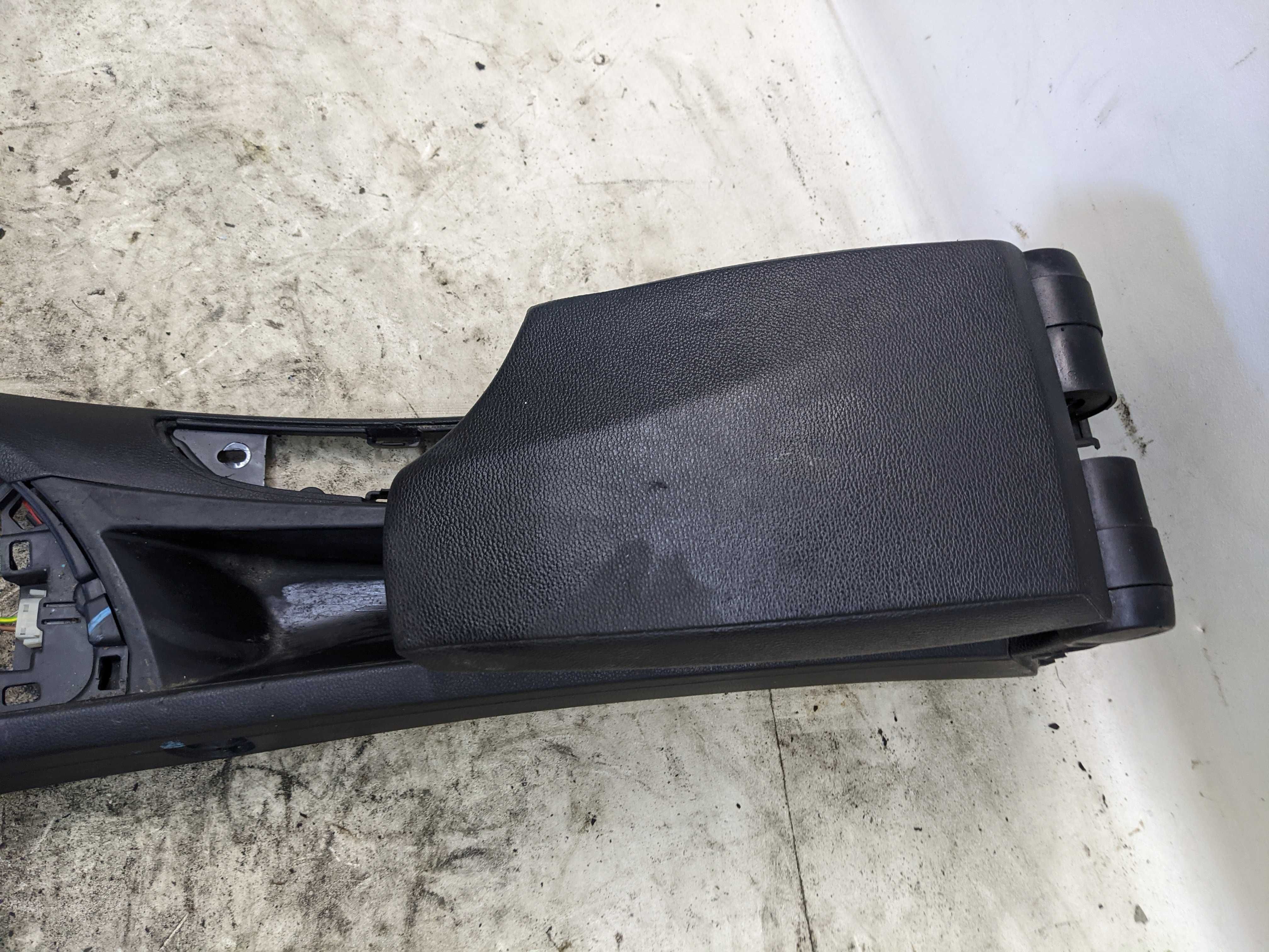 BMW 1 E87 Tunel Środkowy Podłokietnik