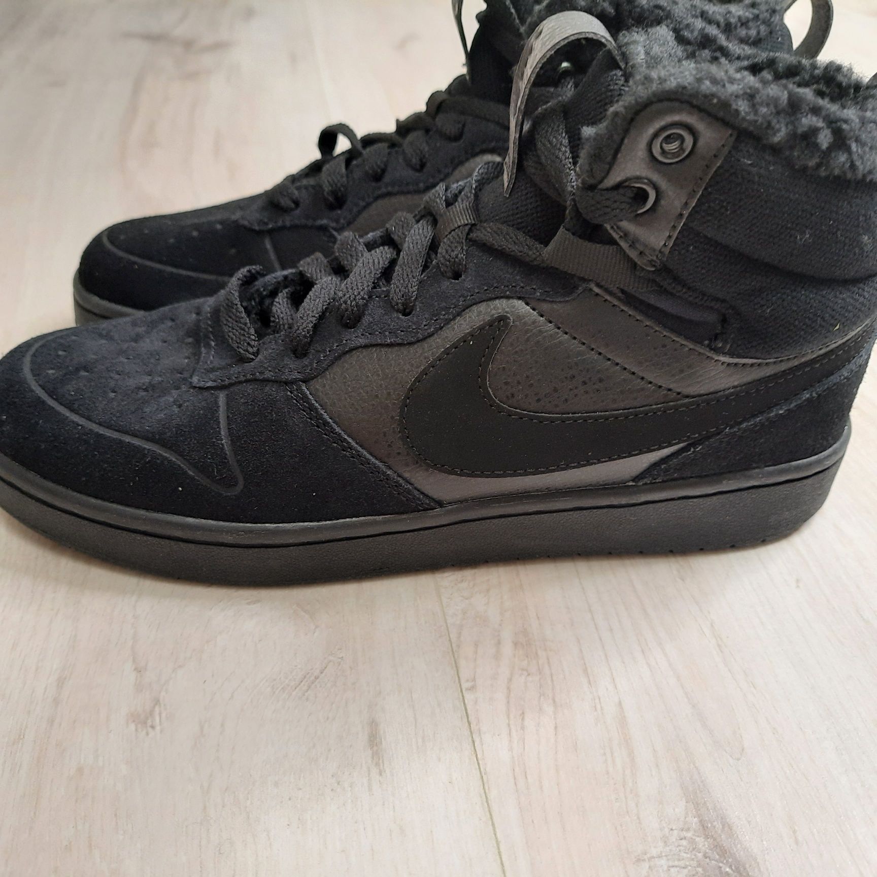 Оригінальні жіночі кросівки Nike Court Borough Mid Boot Bg