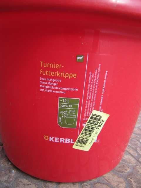 Kerbl wiadro do karmienia zwierząt z pałąkiem do zawieszania uchwytem