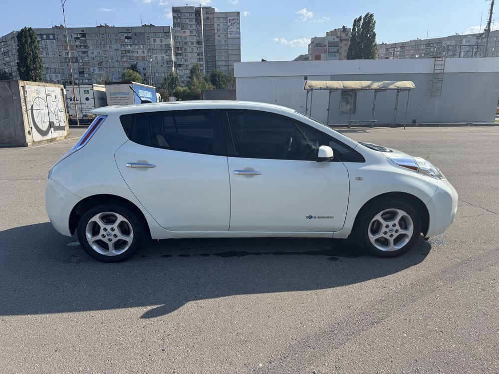 Продам Nisan leaf
