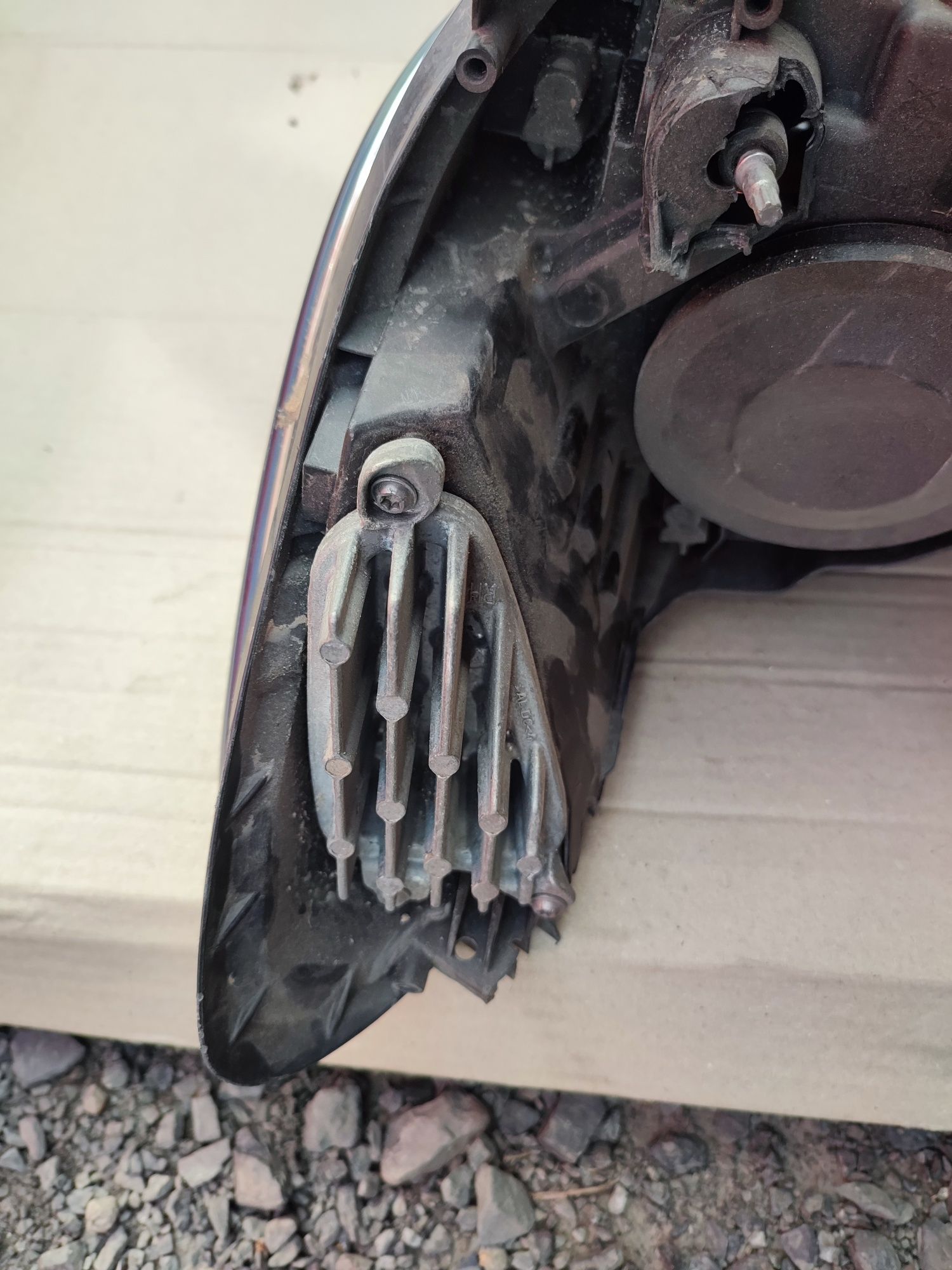 Reflektor przedni Renault Kadjar Led kompletny uszkodzony