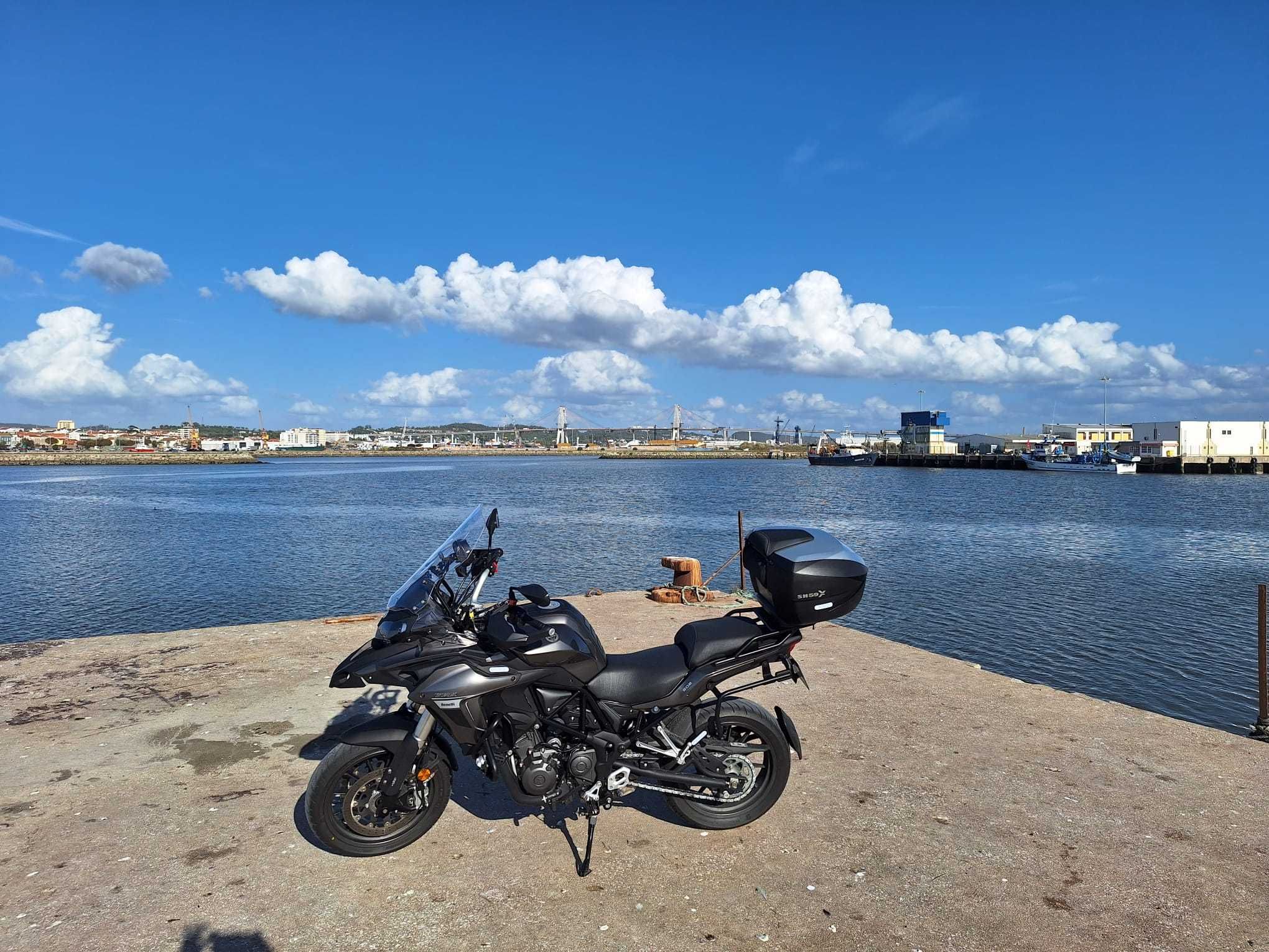Motocicleta Benelli TRK 502, ano 2019, em excelente estado, pouco uso