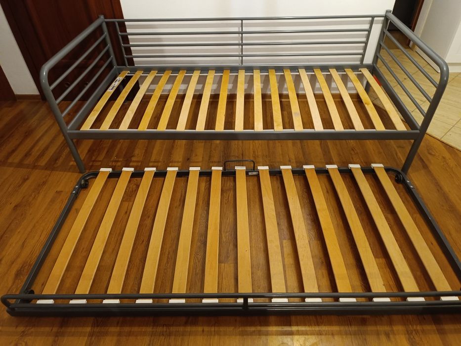 Łóżka Ikea Svarta-leżanka + dodatkowe wysuwane łóżko