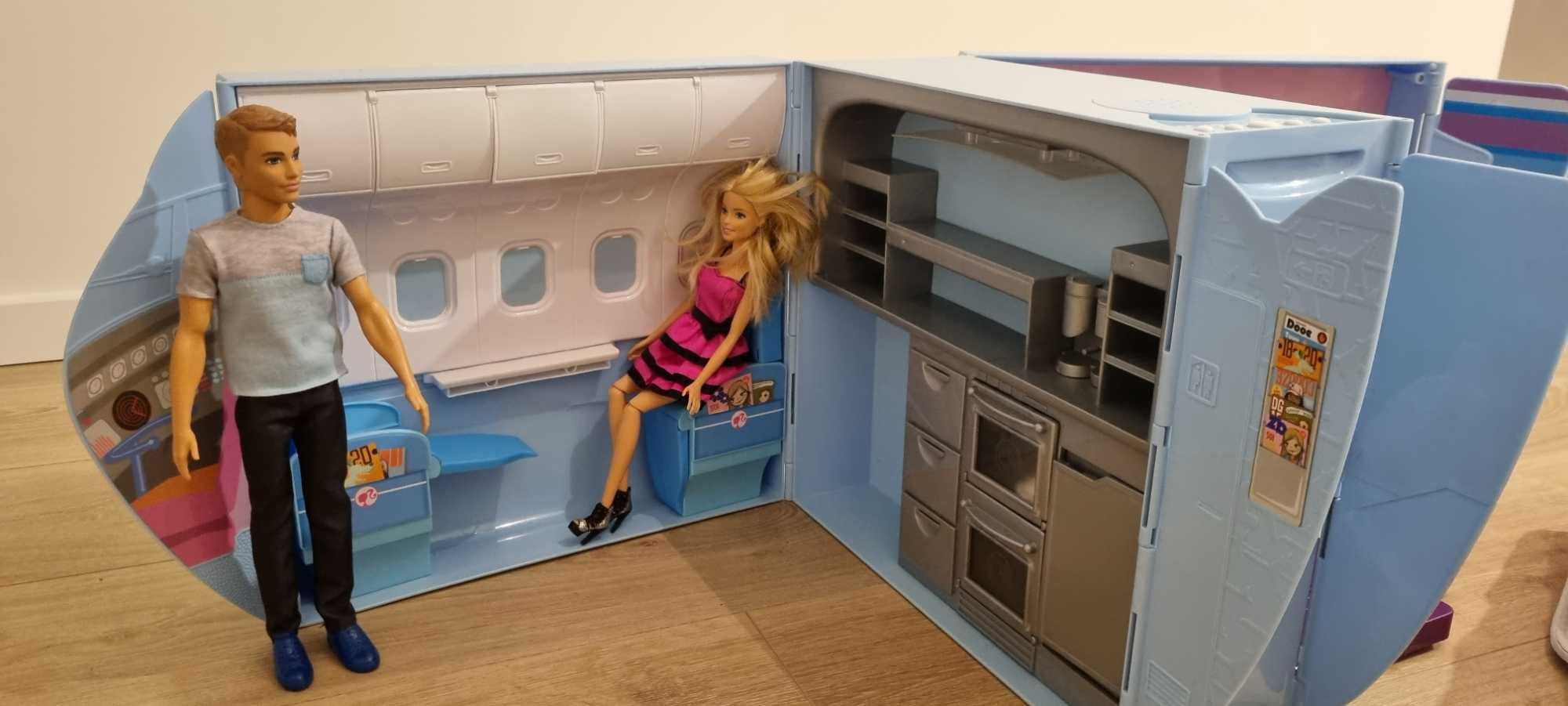 Barbie kabiny. Skrzyna dwustronna z muzyką, światłami i dźwiękami