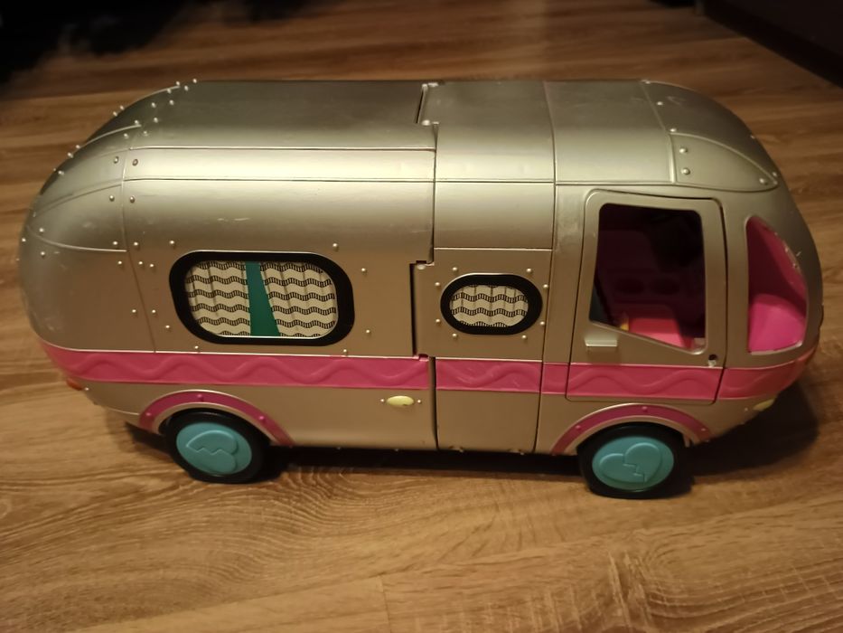 Camper LOL świeci trabi