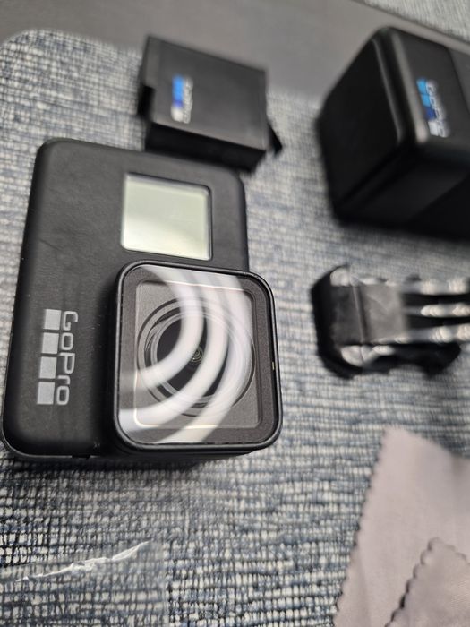 GoPro Hero 7 Black ładowarka 2 baterie 3 karty pamięci statyw 3way