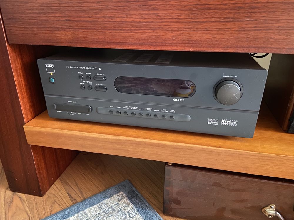 Amplificador surround souind receiver AV NAD T752