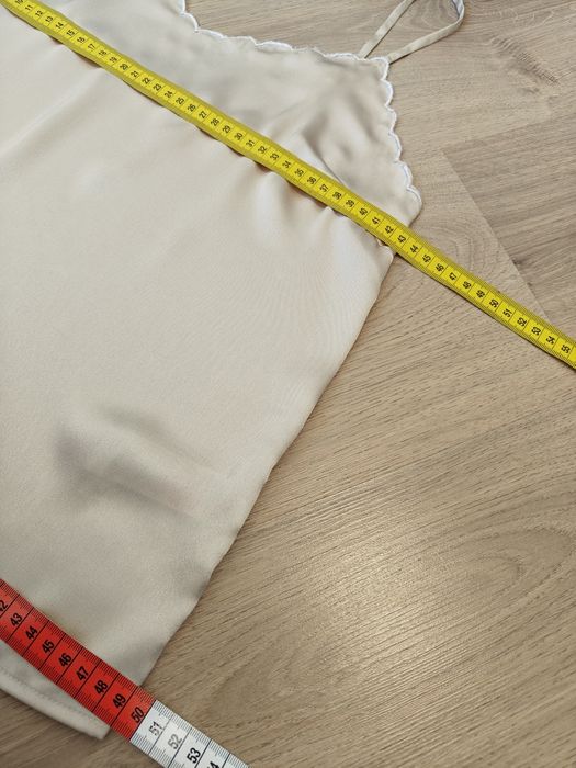 Атласний топ в білизняному стилі