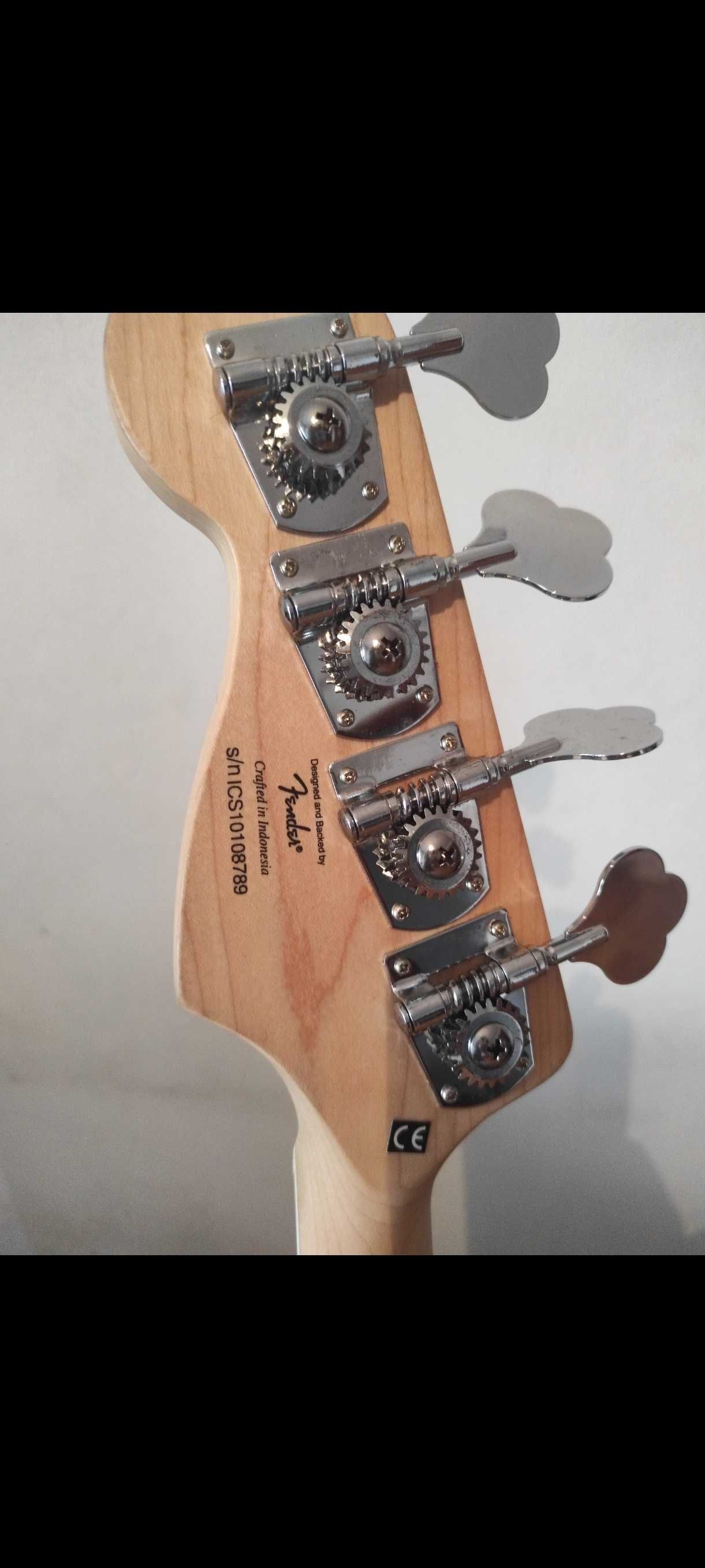 Baixo Eléctrico Squier CV 70s Jazz Bass, Com muitos acessórios