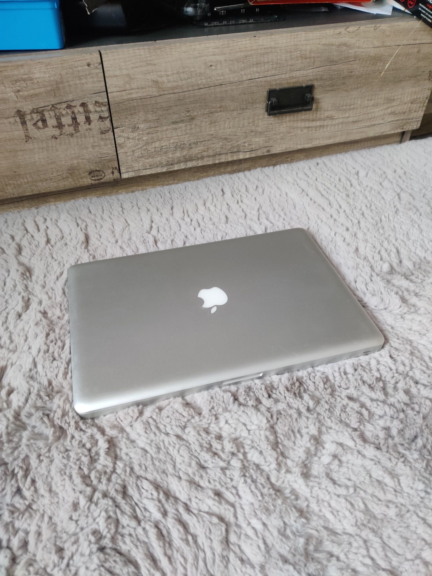 Apple MacBook pro 15 a1286 i7 8gb ram 256gb SSD w bardzo ładnym stanie