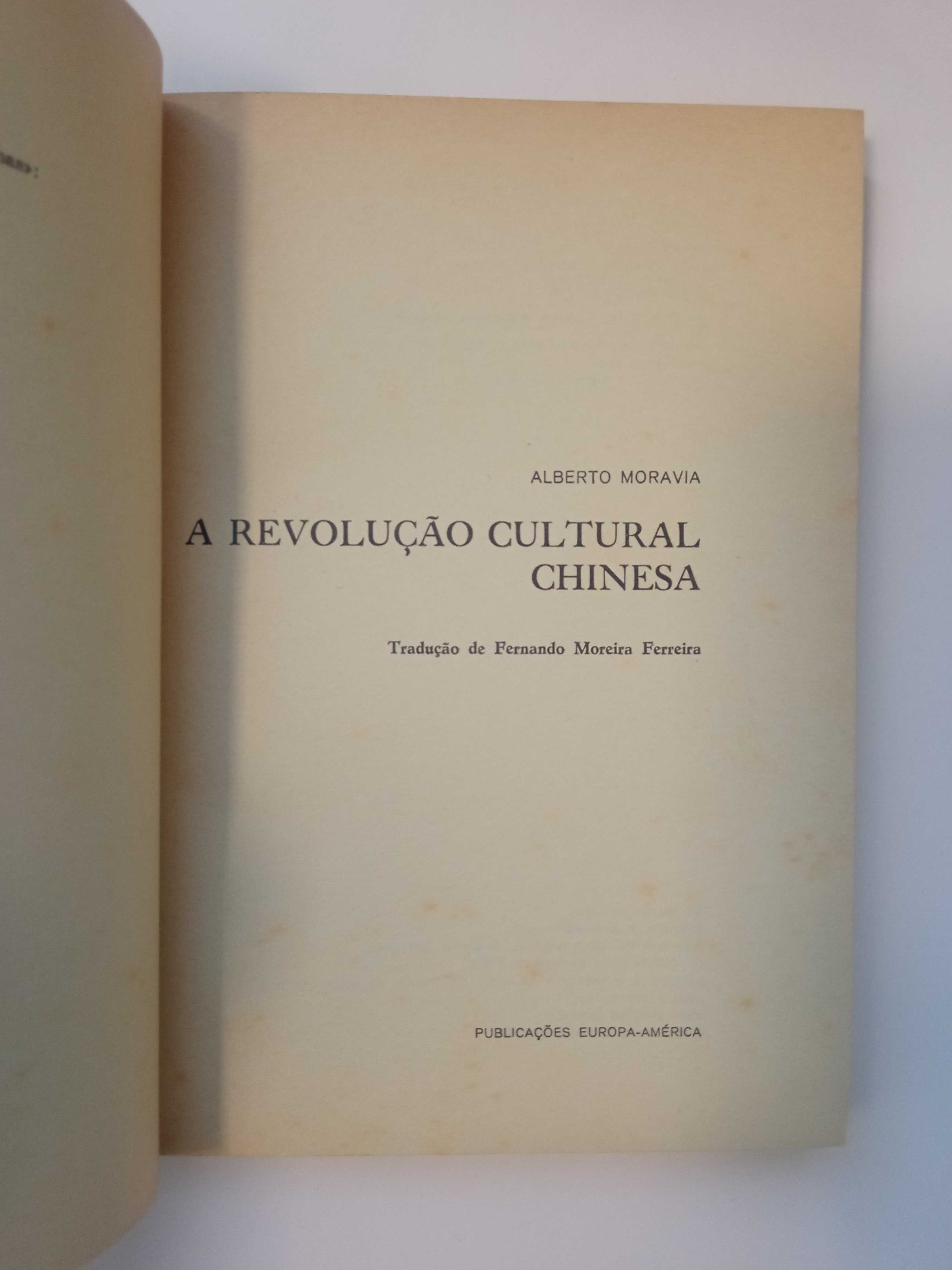 A Revolução Cultural Chinesa, de Alberto Moravia.