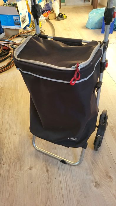 Wózek zakupowy na kołach