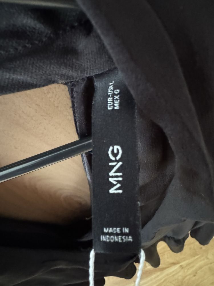 Новий комбінезон Mango з вирізом на грудях і спині