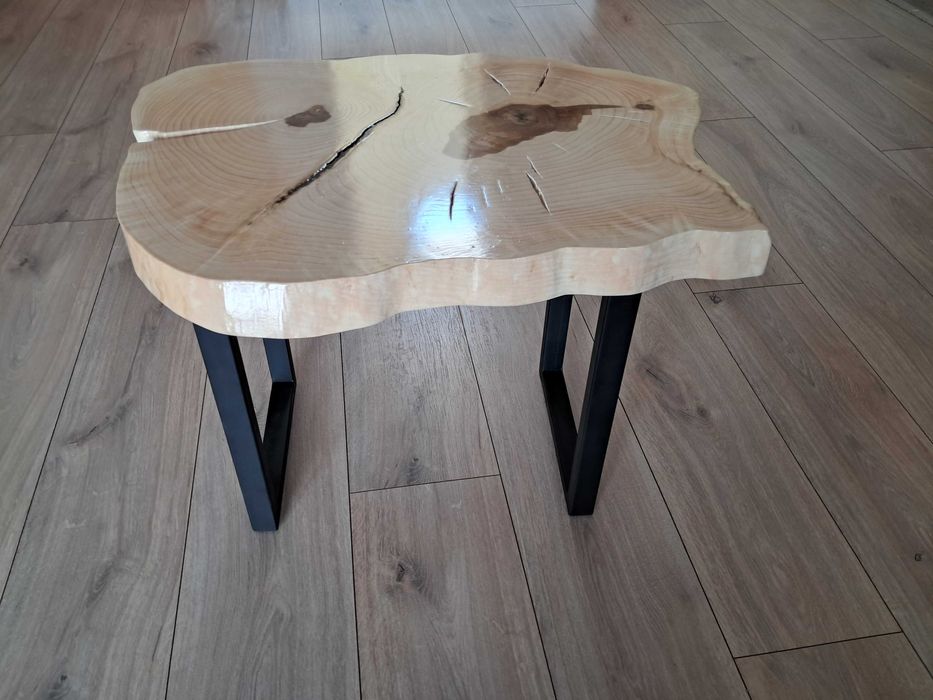Stolik kawowy z plastra jesionowego ręcznie robiony