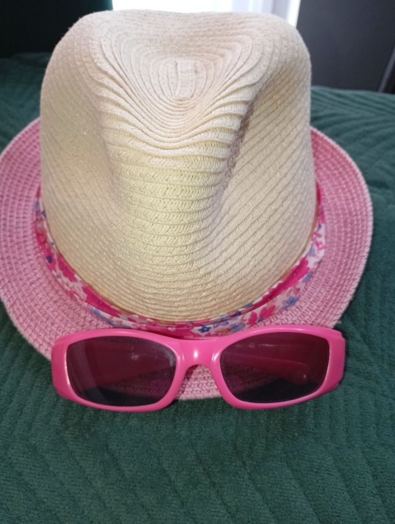 Zestaw na plażę dla dziewczynki kapelusz słomiany i okulary