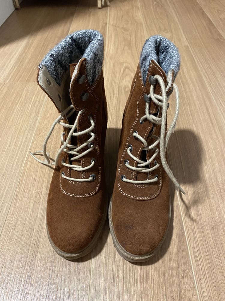 Botas cano curto camurça com salto, tamanho 38, NOVAS