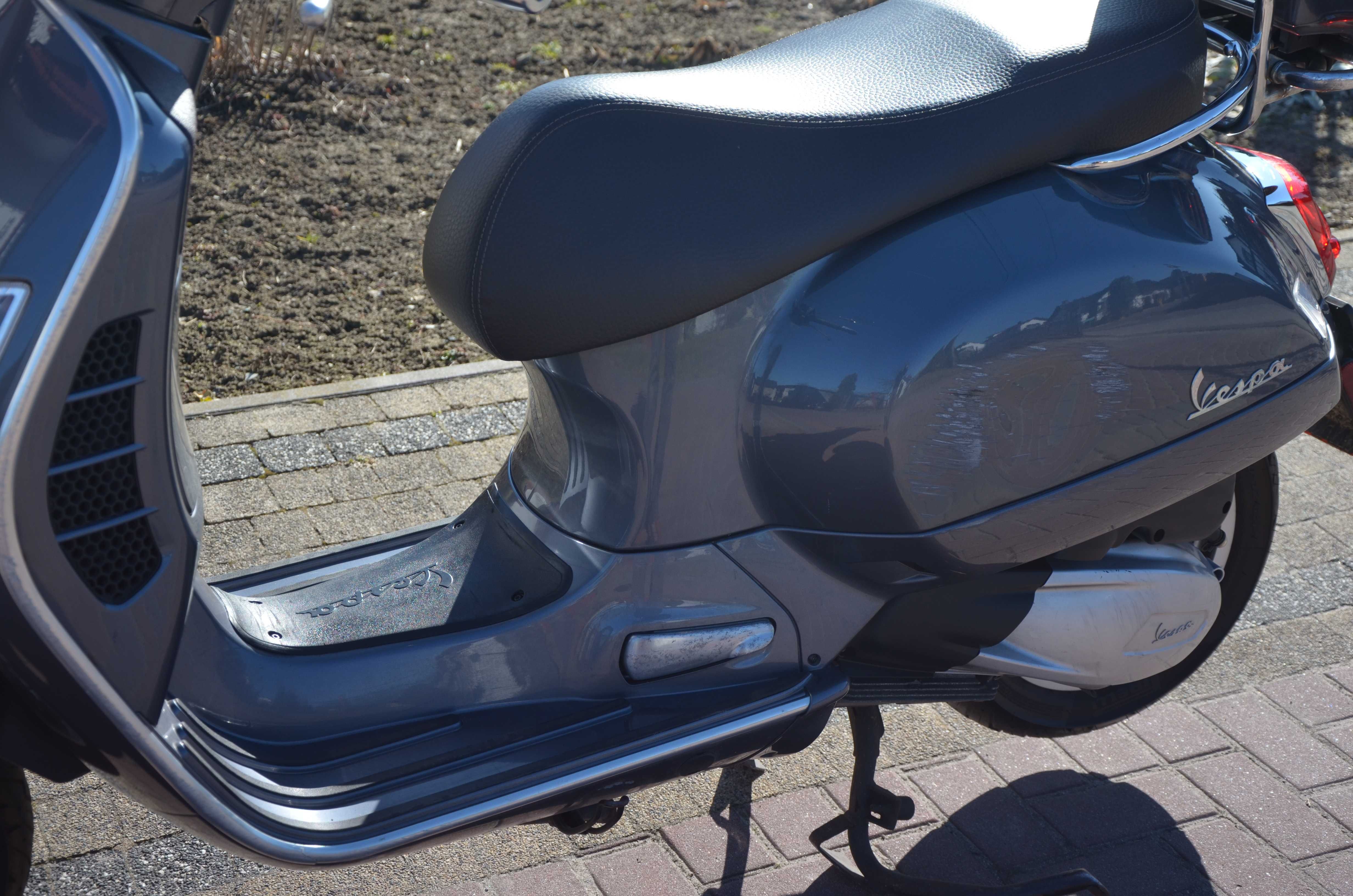 vespa piaggio gts 300 rok 2021