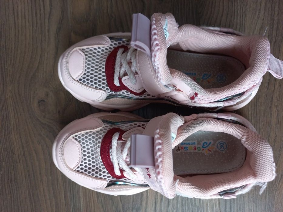 кросівки в ідеальному стані