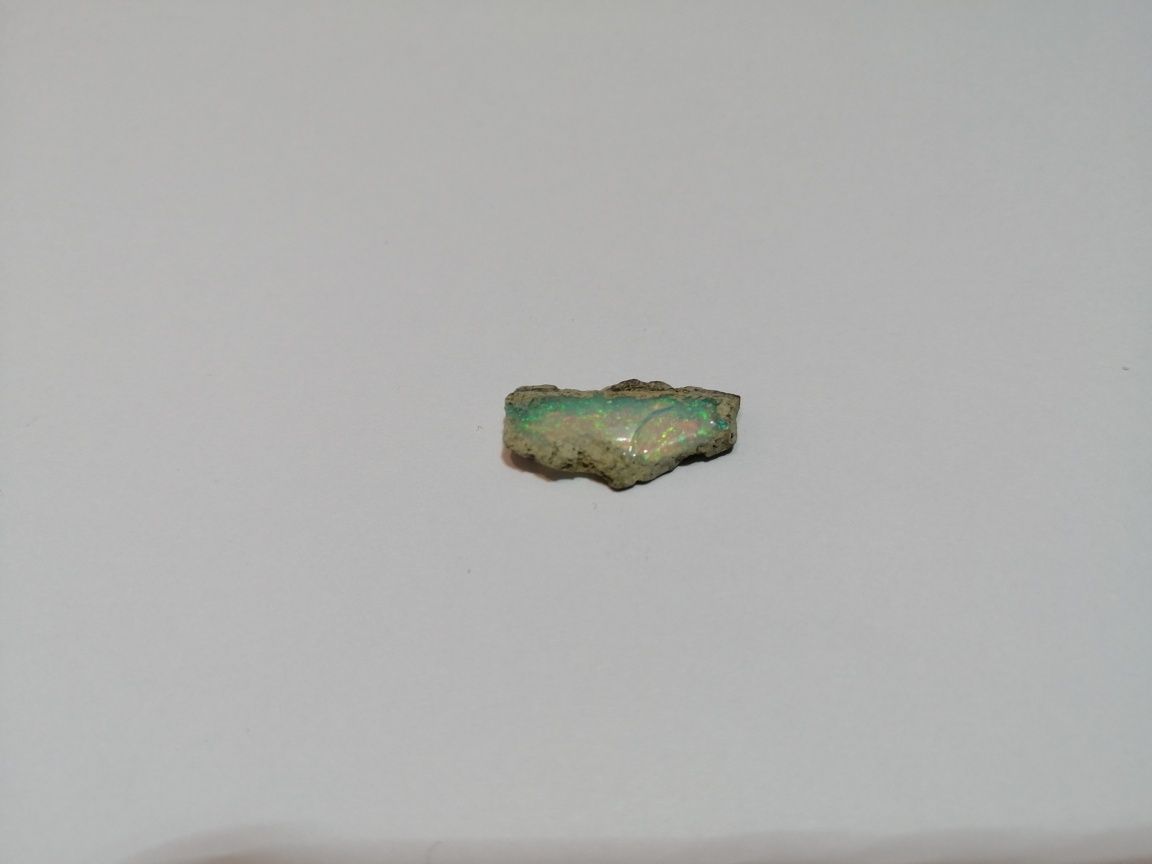 Naturalny kamień Opal Etiopski w formie kawałków nr 2