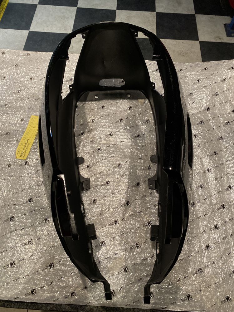 Nowy Piaggio ZIP 50 Zadupek osłona Bok Prawy Boczek Lewy owiewka N50