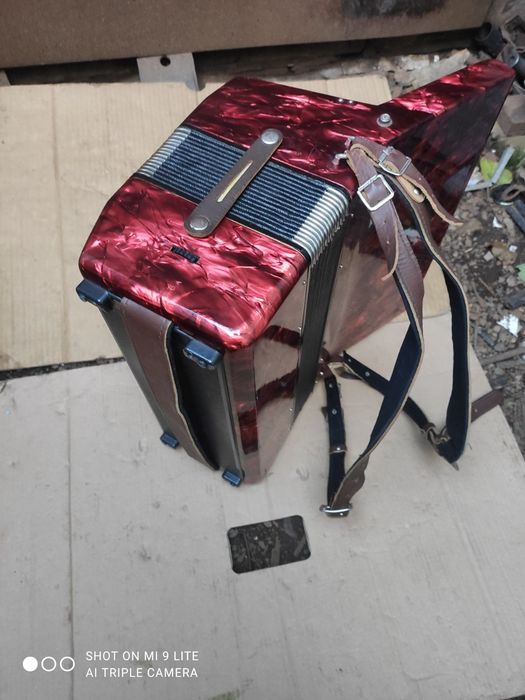 Продам аккордеон заря 2